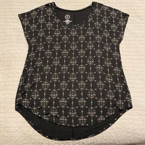 Maurices 24/7 Black Short Sleeve Top With All Over Pattern Size XL
